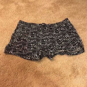 Banana Republic black and white draw string shorts